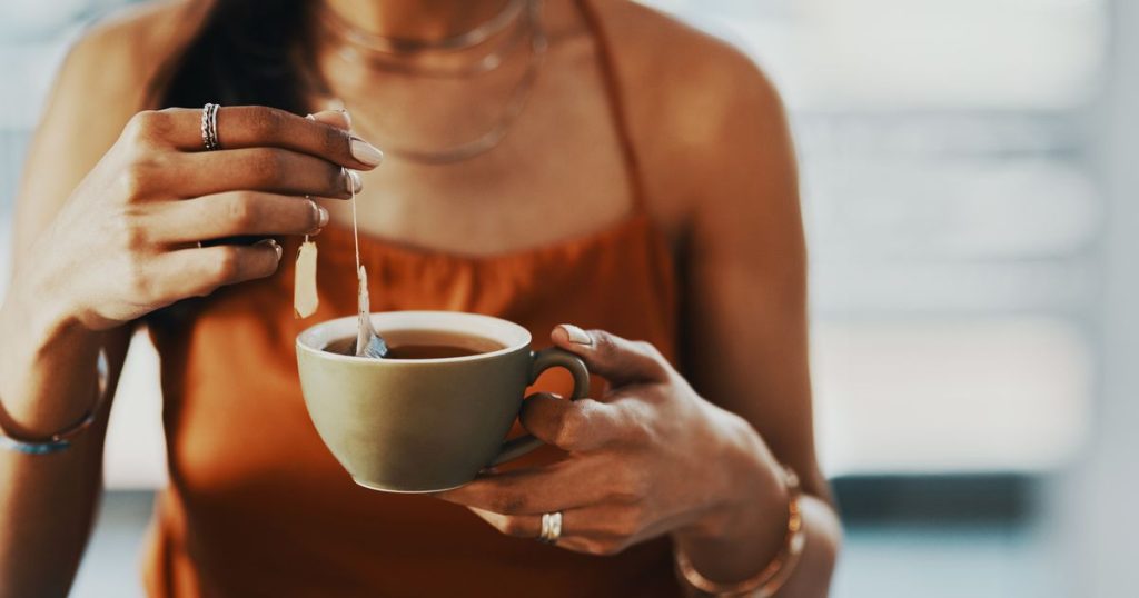 Mythos entlarvt
        
          Wird Tee zum Gesundheitsrisiko, wenn er zu lange zieht?