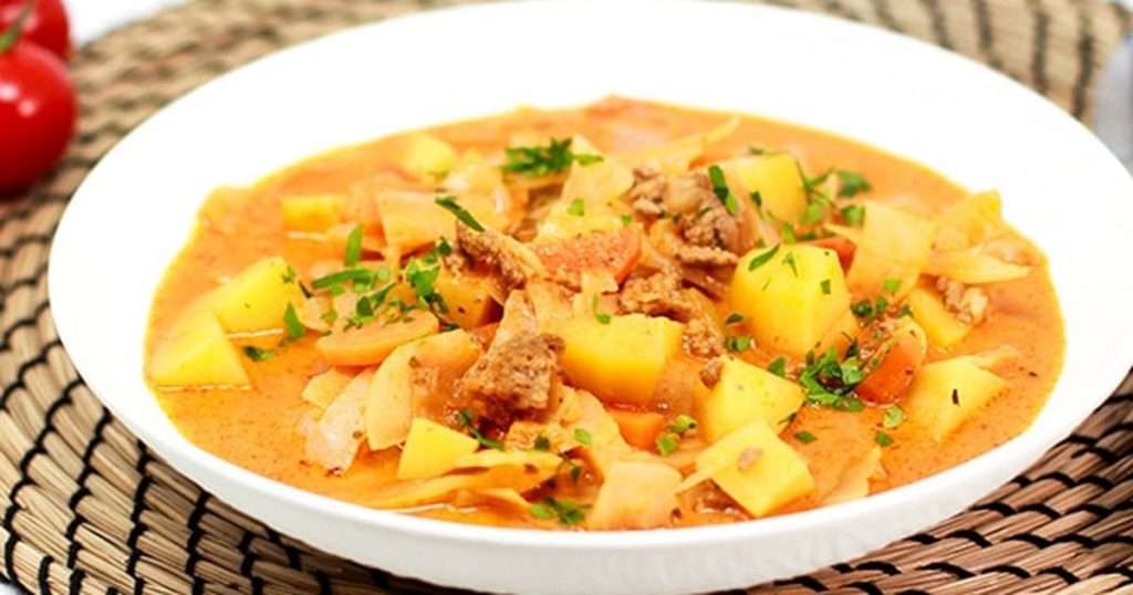 Wohlfühl-Rezept
        
          So machst du einen deftigen Kohlrouladen-Eintopf