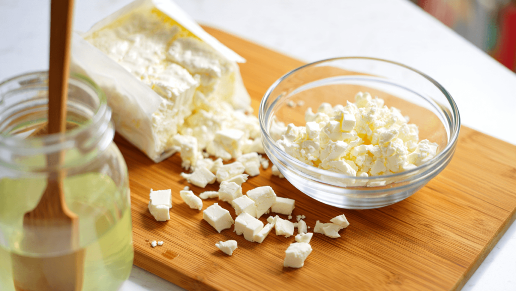 So bleibt angebrochener Feta länger frisch