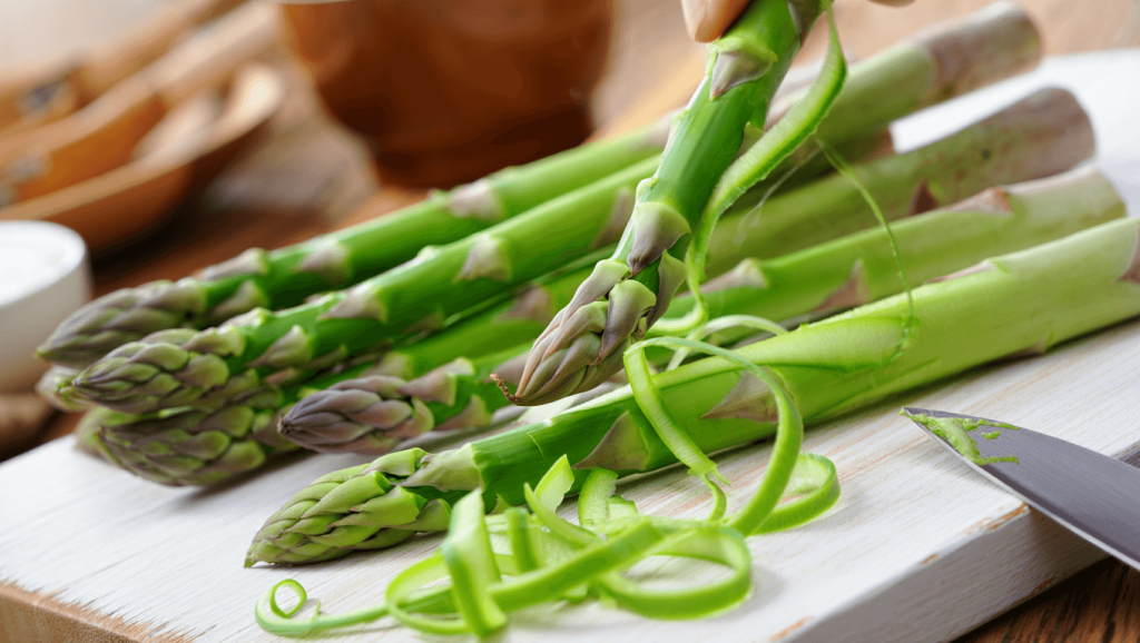 Spargelsaison 2021: Wir verraten Ihnen Tipps für eine gelungene Zubereitung von weißem & grünem Spargel.