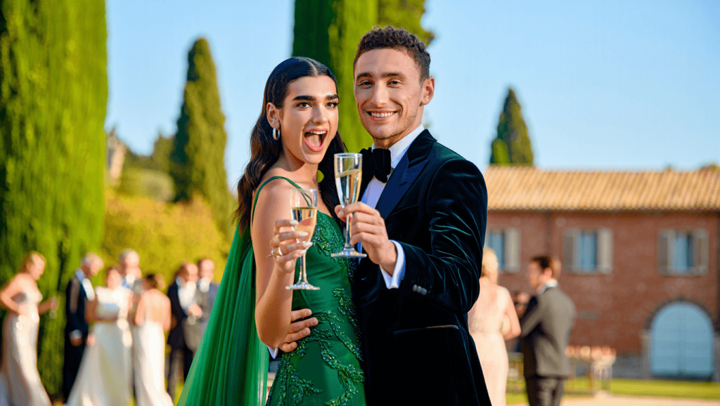 Dua Lipa
Erste Bilder ihrer Pre-Wedding-Party versprechen bereits eine große Promi-Sause