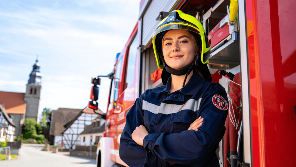 "Frieda – Mit Feuer und Flamme"

                    Eine Frau zwischen Familie, Feuerwehr und Männern