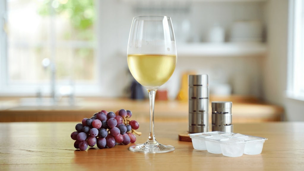 Kühltipps für Vino
                
                        Statt Eiswürfel im Wein: 3 coole Ideen, die nicht verwässern