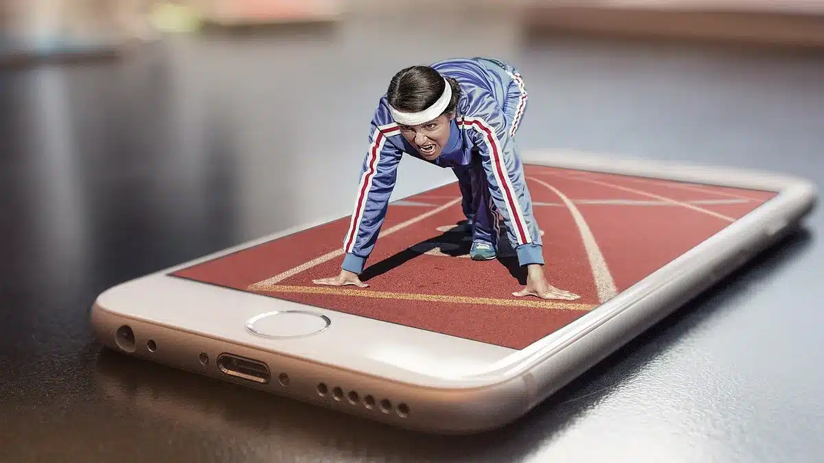 Smartwatch en meditatie-app met ruststatistieken op scherm