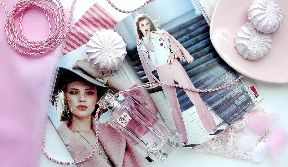 Modemagazine-cover met jonge tiener in avant-garde styling en artistieke fotografie
